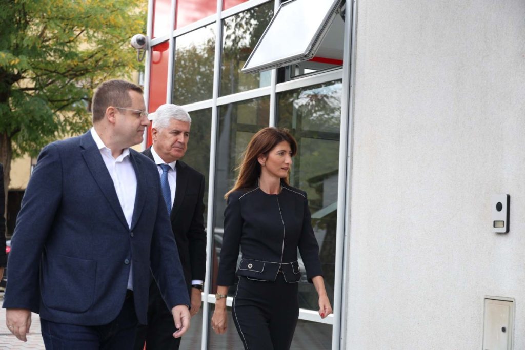ДОДИК И ЧОВИЋ РАЗГОВАРАЈУ У БАЊАЛУЦИ: Почео важан састанак СНСД-а и ХДЗ-а БиХ (ФОТО)
