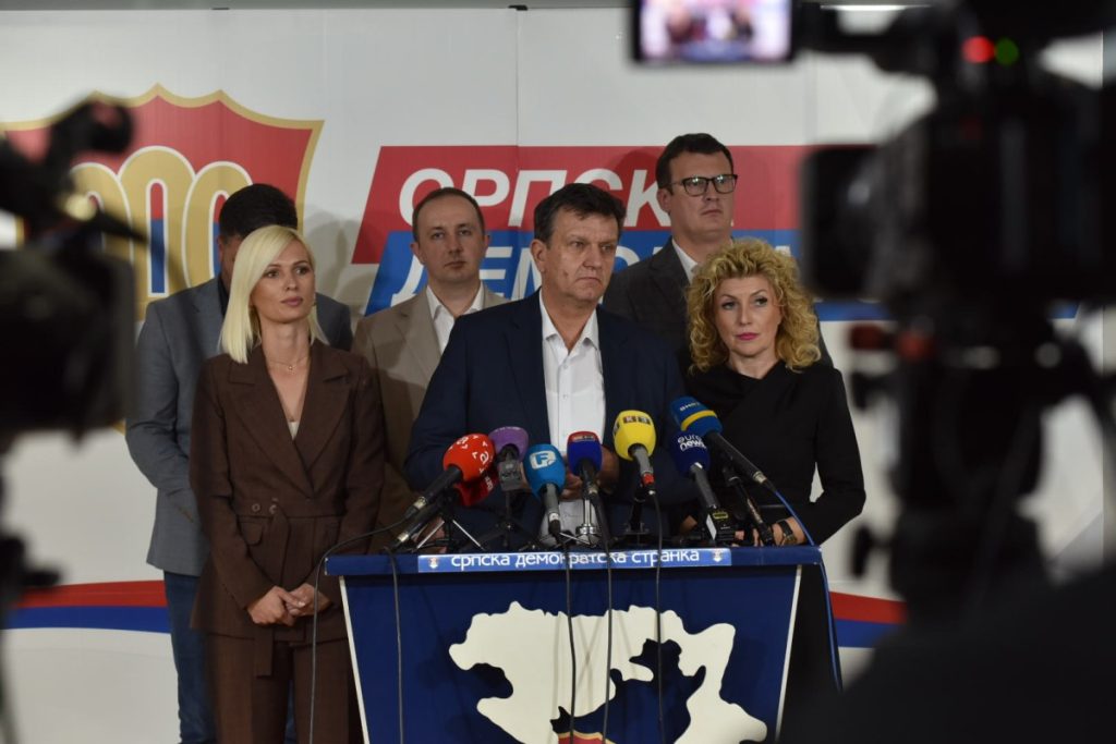 BLANUŠA NE PODNOSI OSTAVKU: SDS najavio naredne korake (FOTO)