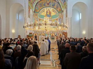 ФОЧА СЛАВИ ЈУБИЛЕЈ НАЈВЕЋЕГ ПРАВОСЛАВНОГ ХРАМА У БиХ: Митрополит Хризостом позвао на љубав и јединство (ФОТО)
