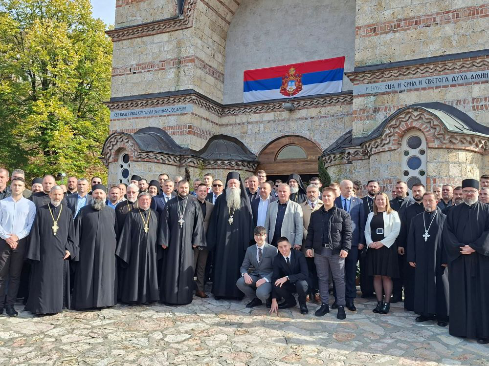 FOČANSKA BOGOSLOVIJA SLAVI TRI DECENIJE VJERE I ZNANJA: Kolijevka duhovnog uzrastanja srpskog naroda i rasadnik sveštenoslužitelja, monaha i arhijereja (FOTO)
