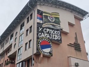 SRPSKA ŠAPKA U ZNAKU VOJSKE REPUBLIKE SRPSKE: Oslikan novi mural u Istočnom Sarajevu (FOTO)