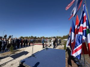 ГОДИШЊИЦА ОПЕРАЦИЈЕ „ХАЛИЈАРД“: На споменик на Озрену положени вијенци (ФОТО)