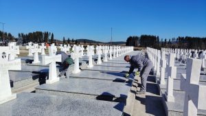 IZDVOJENO 1,5 MILIONA KM: Rekonstruisani spomenici na vojničkom groblju Novi Zejtinlik (FOTO)