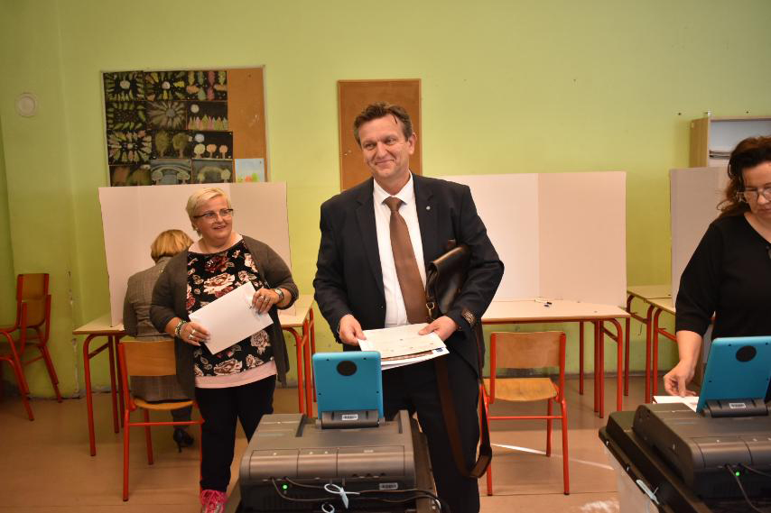 БРАНКО БЛАНУША ГЛАСАО У БАЊАЛУЦИ: Ево гдје је обавио грађанску дужност