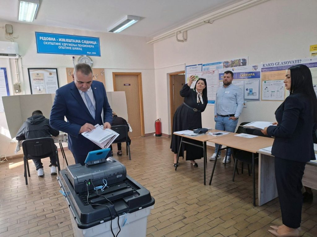 MINIĆ GLASAO U ŠAMCU: „Očekujem veliku pobjedu SNSD-a“ (FOTO)