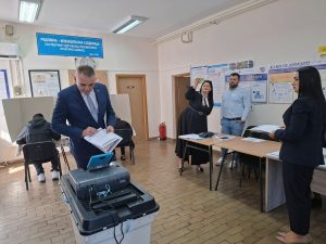 MINIĆ GLASAO U ŠAMCU: „Očekujem veliku pobjedu SNSD-a“ (FOTO)