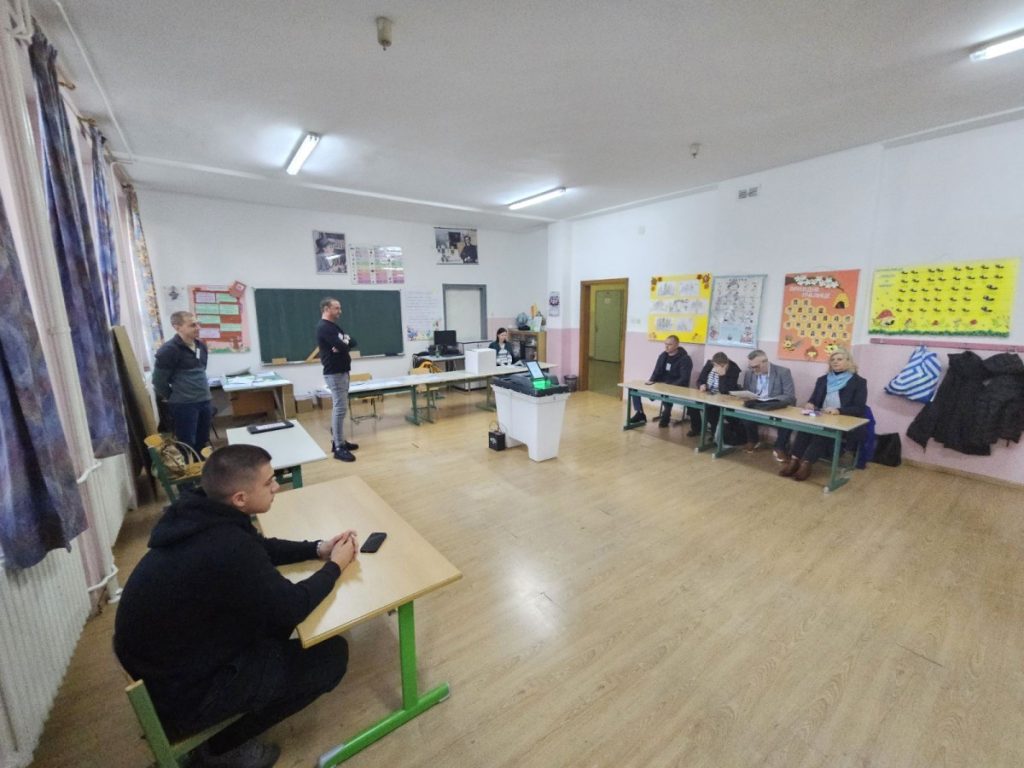 POČELO GLASANJE U BiH: Očekuju se fer i demokratski izbori
