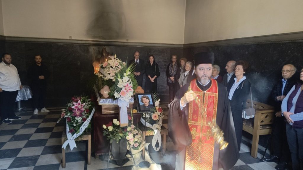 ПОСЉЕДЊИ ИСПРАЋАЈ БИЉАНЕ ПЛАВШИЋ: Помен служен у Београду, сутра сахрана и комеморација у Бањалуци (ФОТО)