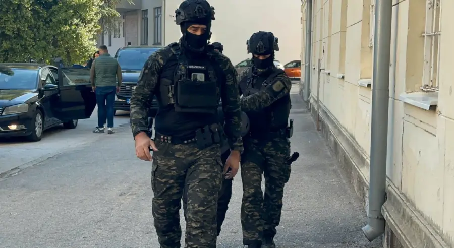 ХАПШЕЊА У ТРЕБИЊУ: Полиција пронашла дрогу и оружје