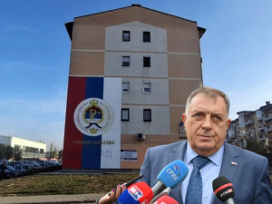 DODIK O SKRNAVLJENJU SRPSKE TROBOJKE U ISTOČNOM SARAJEVU: Natpis „genocidaši“ nije hrabrost, već nasilje nad istinom