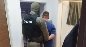 ПАО ЦРНОГОРАЦ СА ИНТЕРПОЛОВЕ ПОТЈЕРНИЦЕ У ДОБОЈУ: Полиција код њега пронашла дрогу и 8.000 КМ (ФОТО)