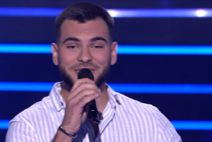 DARA SE ZBOG NJEGA POPELA NA STO I ZAIGRALA: Aleksandar (22) iz Prnjavora oduševio žiri „Zvezda Granda“ (VIDEO)