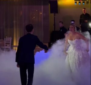 „SVEKRVA NA APARATIMA“: Evo šta je uradila mlada tokom prvog plesa, nasmijala je sve goste (VIDEO)