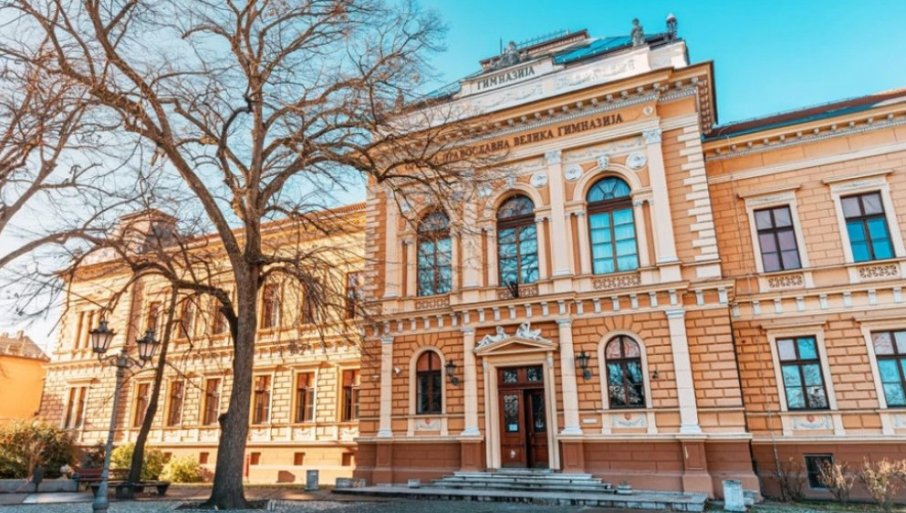 УХАПШЕН ДИРЕКТОР ЈОВИНЕ ГИМНАЗИЈЕ У НОВОМ САДУ: Терете за га четири кривична дјела