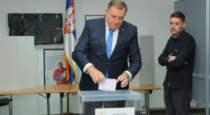 ОБАВИО СВОЈУ ГРАЂАНСКУ ДУЖНОСТ: Милорад Додик гласао у Бањалуци