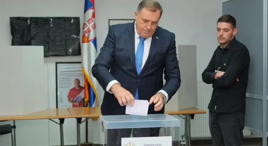 OBAVIO SVOJU GRAĐANSKU DUŽNOST: Milorad Dodik glasao u Banjaluci