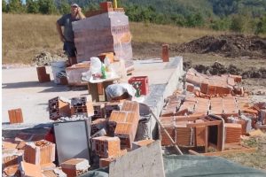 SLUČAJ PRIJAVLJEN POLICIJI: Srušeni zidovi kuće u izgradnji kod Kotor Varoša (FOTO)
