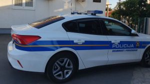 УНУК НОЖЕМ УБИО БАКУ: Усмрћена старија жена у Задру
