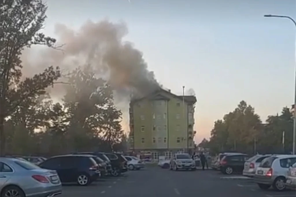 POŽAR NA ZGRADI U SRPCU: Vatra zahvatila stan na posljednjem spratu (VIDEO)