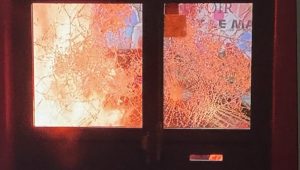 МАСКИРАНИ НАПАДАЧИ ЗАПАЛИЛИ ШКОЛУ У ФРАНЦУСКОЈ: Ученици бјежали на спрат (ВИДЕО)