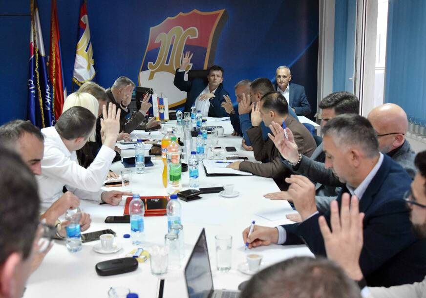 „NEĆU PODNIJETI OSTAVKU, JA SAM ŽRTVA!“ Otkriveno šta se dešavalo na burnoj sjednici predsjedništva SDS-a u Banjaluci