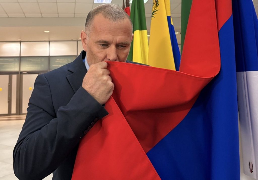 ПОЧЕО МЕЂУНАРОДНИ ФОРУМ СПОРТА У РУСИЈИ: Застава Републике Српске завијорила се међу заставама земаља учесница